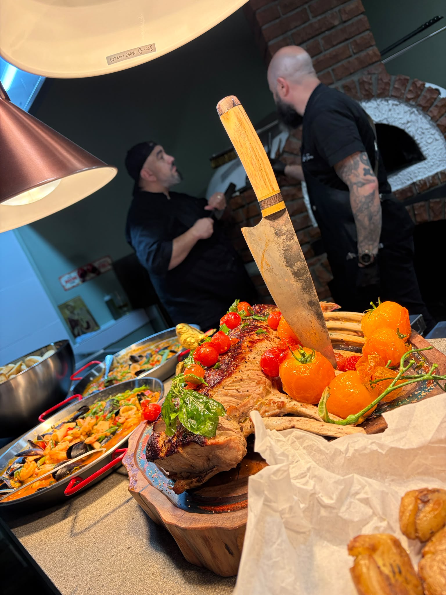 Interiorul restaurantului Box Cuisine