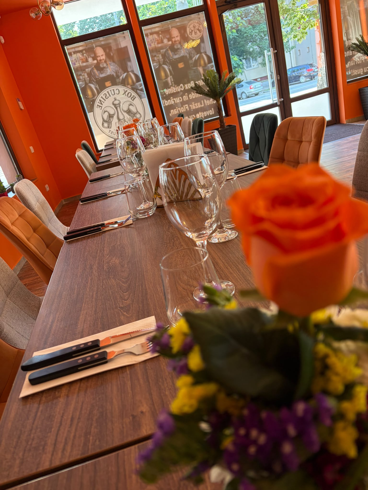 Interiorul restaurantului Box Cuisine